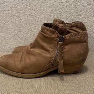 Report Women’s Size 6 Booties